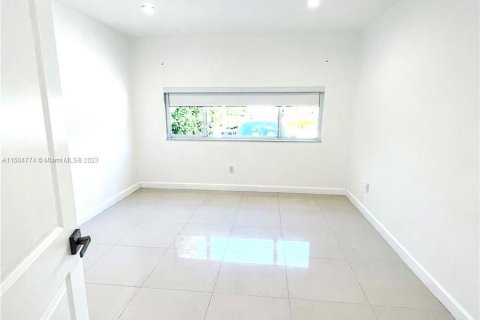 Casa en venta en Surfside, Florida, 4 dormitorios, 184.6 m2 № 912721 - foto 16