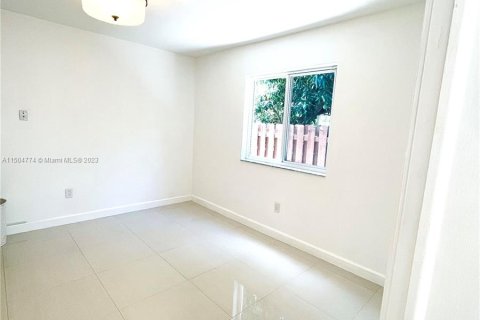 Casa en venta en Surfside, Florida, 4 dormitorios, 184.6 m2 № 912721 - foto 14