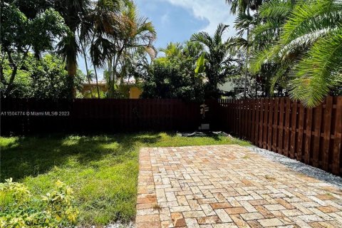 Villa ou maison à vendre à Surfside, Floride: 4 chambres, 184.6 m2 № 912721 - photo 9