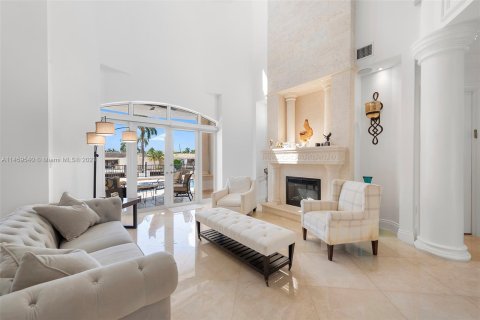 Villa ou maison à vendre à North Miami Beach, Floride: 5 chambres, 486.99 m2 № 739495 - photo 9