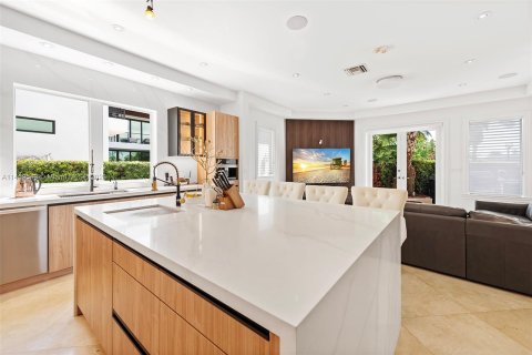 Villa ou maison à vendre à North Miami Beach, Floride: 5 chambres, 486.99 m2 № 739495 - photo 27