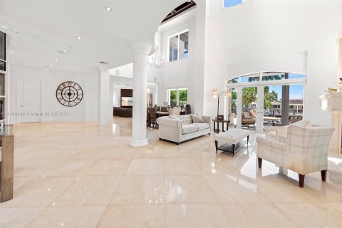 Villa ou maison à vendre à North Miami Beach, Floride: 5 chambres, 486.99 m2 № 739495 - photo 17