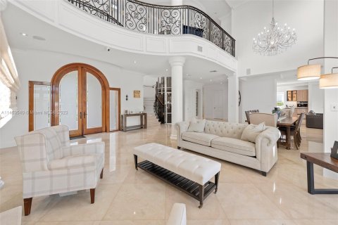 Villa ou maison à vendre à North Miami Beach, Floride: 5 chambres, 486.99 m2 № 739495 - photo 13