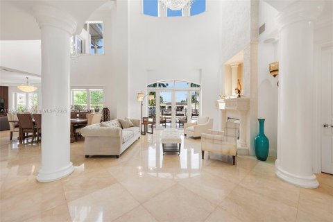 Villa ou maison à vendre à North Miami Beach, Floride: 5 chambres, 486.99 m2 № 739495 - photo 7