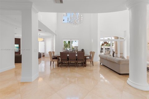 Villa ou maison à vendre à North Miami Beach, Floride: 5 chambres, 486.99 m2 № 739495 - photo 15