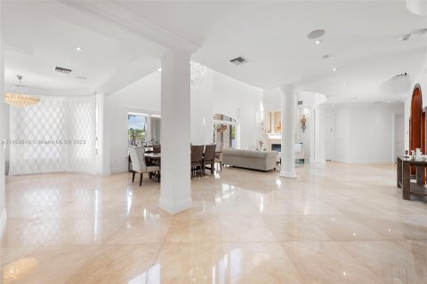 Villa ou maison à vendre à North Miami Beach, Floride: 5 chambres, 486.99 m2 № 739495 - photo 16