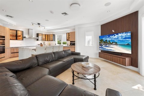 Villa ou maison à vendre à North Miami Beach, Floride: 5 chambres, 486.99 m2 № 739495 - photo 22