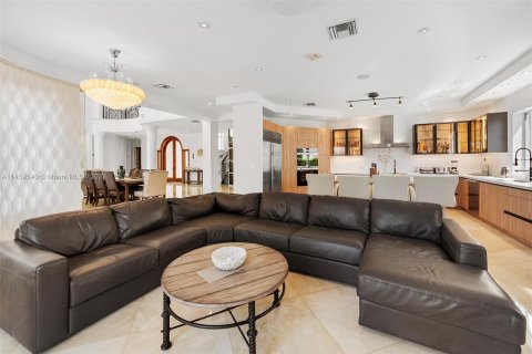 Villa ou maison à vendre à North Miami Beach, Floride: 5 chambres, 486.99 m2 № 739495 - photo 23