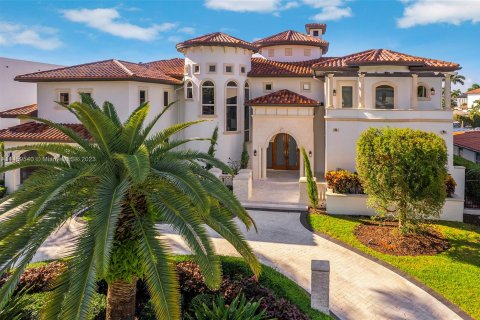 Villa ou maison à vendre à North Miami Beach, Floride: 5 chambres, 486.99 m2 № 739495 - photo 5