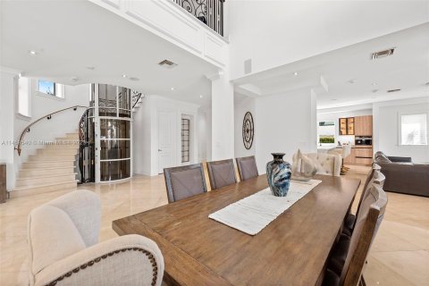 Villa ou maison à vendre à North Miami Beach, Floride: 5 chambres, 486.99 m2 № 739495 - photo 19