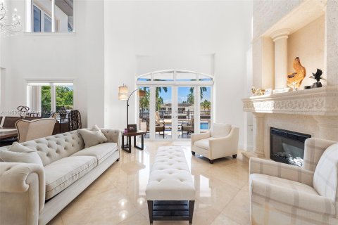 Villa ou maison à vendre à North Miami Beach, Floride: 5 chambres, 486.99 m2 № 739495 - photo 8