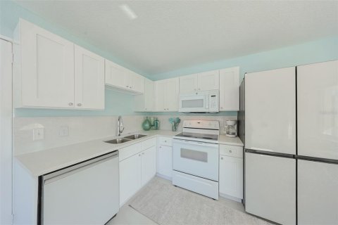 Apartment in Madeira Beach, Florida 2 bedrooms, 64.47 sq.m. № 1140458 - photo 6
