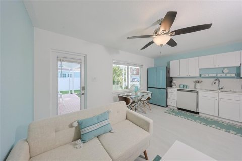 Apartment in Madeira Beach, Florida 2 bedrooms, 64.47 sq.m. № 1140458 - photo 12