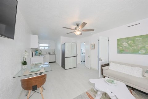 Apartment in Madeira Beach, Florida 2 bedrooms, 64.47 sq.m. № 1140458 - photo 17