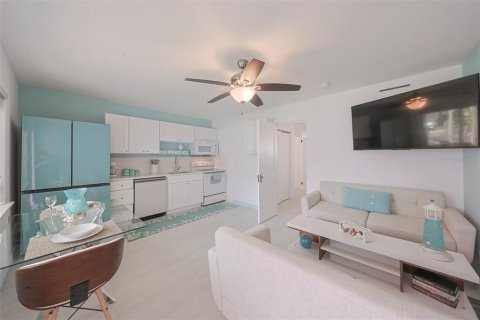 Apartment in Madeira Beach, Florida 2 bedrooms, 64.47 sq.m. № 1140458 - photo 10