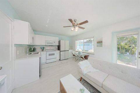 Apartment in Madeira Beach, Florida 2 bedrooms, 64.47 sq.m. № 1140458 - photo 2