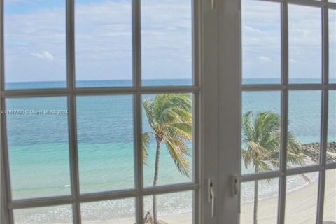 Condominio en venta en Miami Beach, Florida, 3 dormitorios, 307.51 m2 № 958932 - foto 24