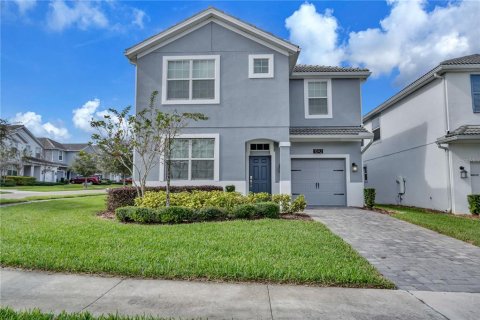 House in Davenport, Florida 6 bedrooms, 305.74 sq.m. № 1353335 - photo 1