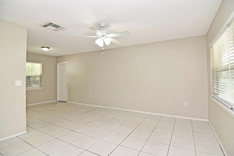 House in Apopka, Florida 3 bedrooms, 86.96 sq.m. № 1353296 - photo 2