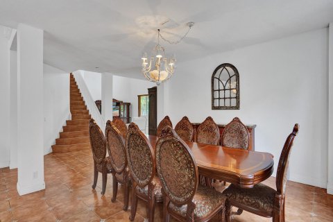 House in Weston, Florida 6 bedrooms, 382.2 sq.m. № 1097758 - photo 11