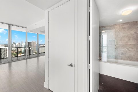 Copropriété à vendre à Miami, Floride: 2 chambres, 153.01 m2 № 1404688 - photo 24