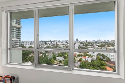 Condo in Miami Beach, Florida, 3 bedrooms  № 1404687 - photo 18