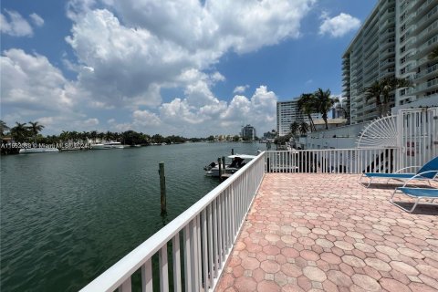 Condominio en venta en Miami Beach, Florida, 2 dormitorios, 95.69 m2 № 1345539 - foto 14