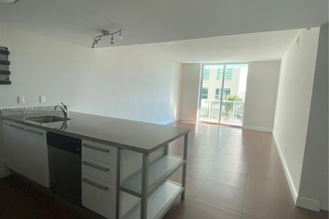 Condo in Miami, Florida, 1 bedroom  № 1081177 - photo 2