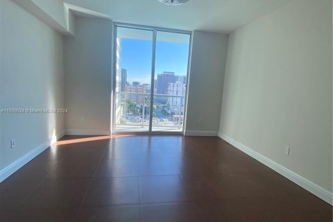 Condo in Miami, Florida, 1 bedroom  № 1081177 - photo 4