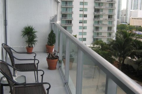 Condo in Miami, Florida, 1 bedroom  № 1081177 - photo 8