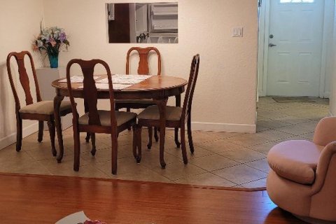 Condo in Lauderdale Lakes, Florida, 1 bedroom  № 1207527 - photo 8