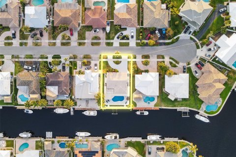 Villa ou maison à vendre à Pompano Beach, Floride: 4 chambres, 184.78 m2 № 1127557 - photo 1