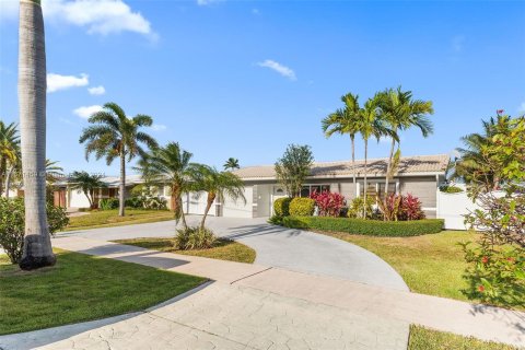 Villa ou maison à vendre à Pompano Beach, Floride: 4 chambres, 184.78 m2 № 1127557 - photo 2