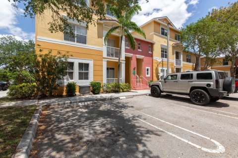 Condo in Royal Palm Beach, Florida, 3 bedrooms  № 1127603 - photo 2
