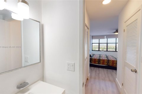 Condominio en venta en Hallandale Beach, Florida, 1 dormitorio, 88.26 m2 № 313477 - foto 22