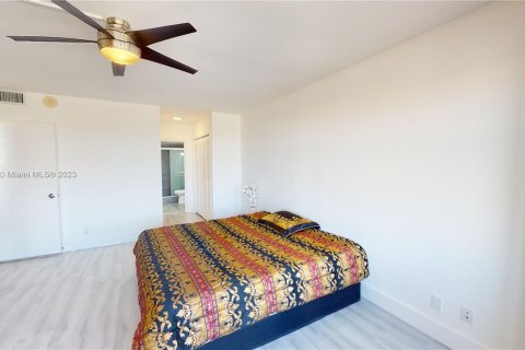 Copropriété à vendre à Hallandale Beach, Floride: 1 chambre, 88.26 m2 № 313477 - photo 18