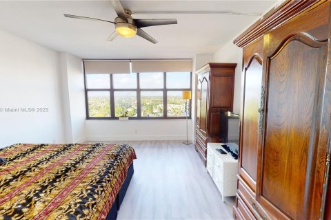 Condominio en venta en Hallandale Beach, Florida, 1 dormitorio, 88.26 m2 № 313477 - foto 17