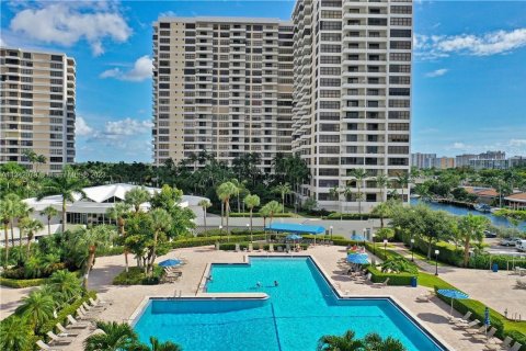 Condominio en venta en Hallandale Beach, Florida, 1 dormitorio, 88.26 m2 № 313477 - foto 28