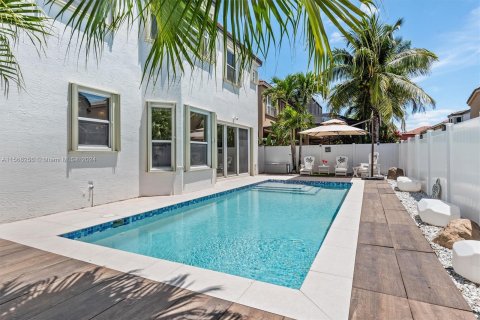 House in Miramar, Florida 5 bedrooms, 336.77 sq.m. № 1138496 - photo 22