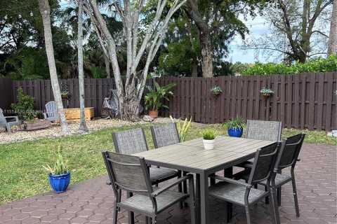 Townhouse in Miami Lakes, Florida 3 bedrooms, 123.84 sq.m. № 1104147 - photo 16