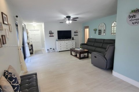 Adosado en venta en Miami Lakes, Florida, 3 dormitorios, 123.84 m2 № 1104147 - foto 26