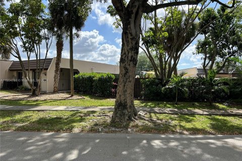 Townhouse in Miami Lakes, Florida 3 bedrooms, 123.84 sq.m. № 1104147 - photo 4
