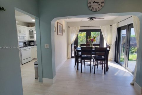 Townhouse in Miami Lakes, Florida 3 bedrooms, 123.84 sq.m. № 1104147 - photo 23