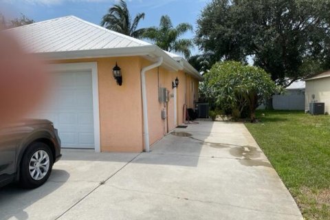 Casa en venta en Jensen Beach, Florida, 3 dormitorios, 166.67 m2 № 1183732 - foto 7