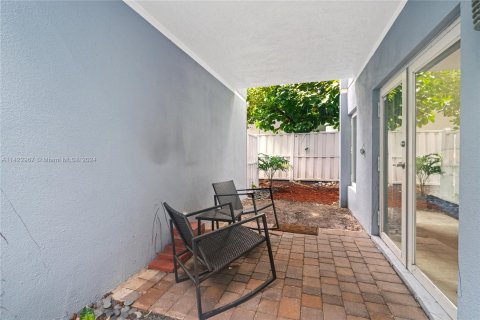 Adosado en venta en Fort Lauderdale, Florida, 3 dormitorios, 222.78 m2 № 1239174 - foto 25