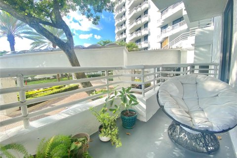 Condo in Aventura, Florida, 2 bedrooms  № 1239100 - photo 16