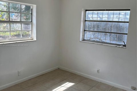 Commercial property in Fort Lauderdale, Florida 237.27 sq.m. № 1271306 - photo 17