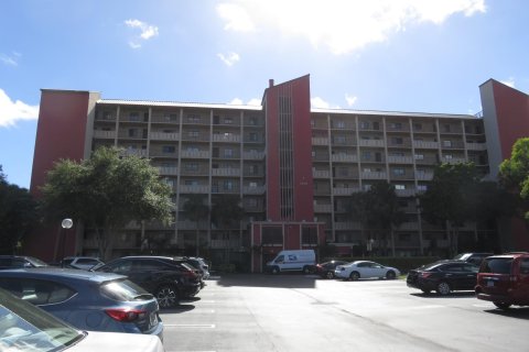 Condo in Pompano Beach, Florida, 2 bedrooms  № 1098670 - photo 18