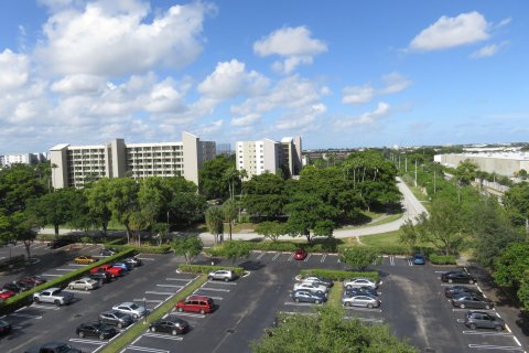 Condo in Pompano Beach, Florida, 2 bedrooms  № 1098670 - photo 16