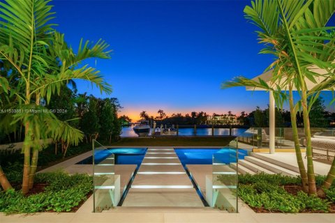 Villa ou maison à vendre à Miami Beach, Floride: 6 chambres, 717.11 m2 № 1009148 - photo 2